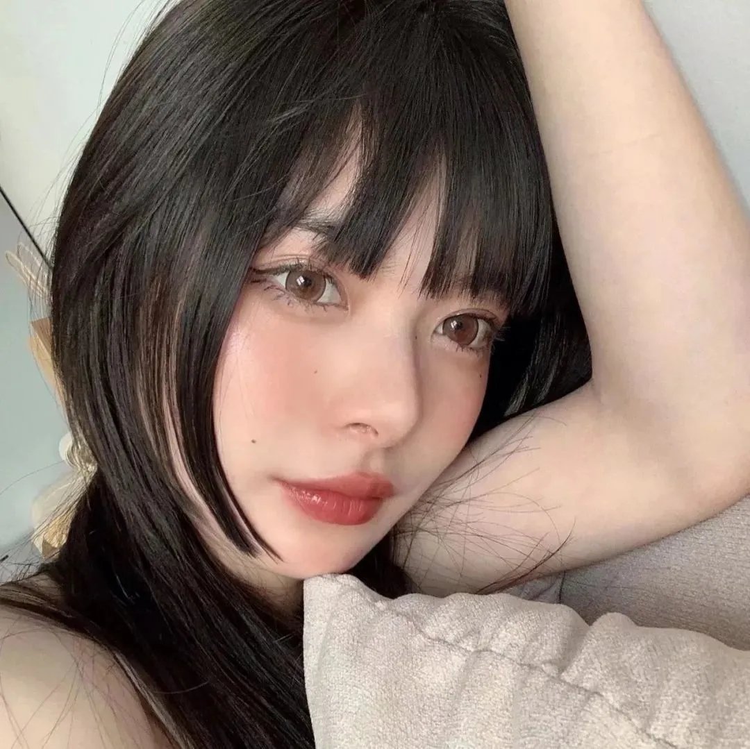 年轻女孩爱过来